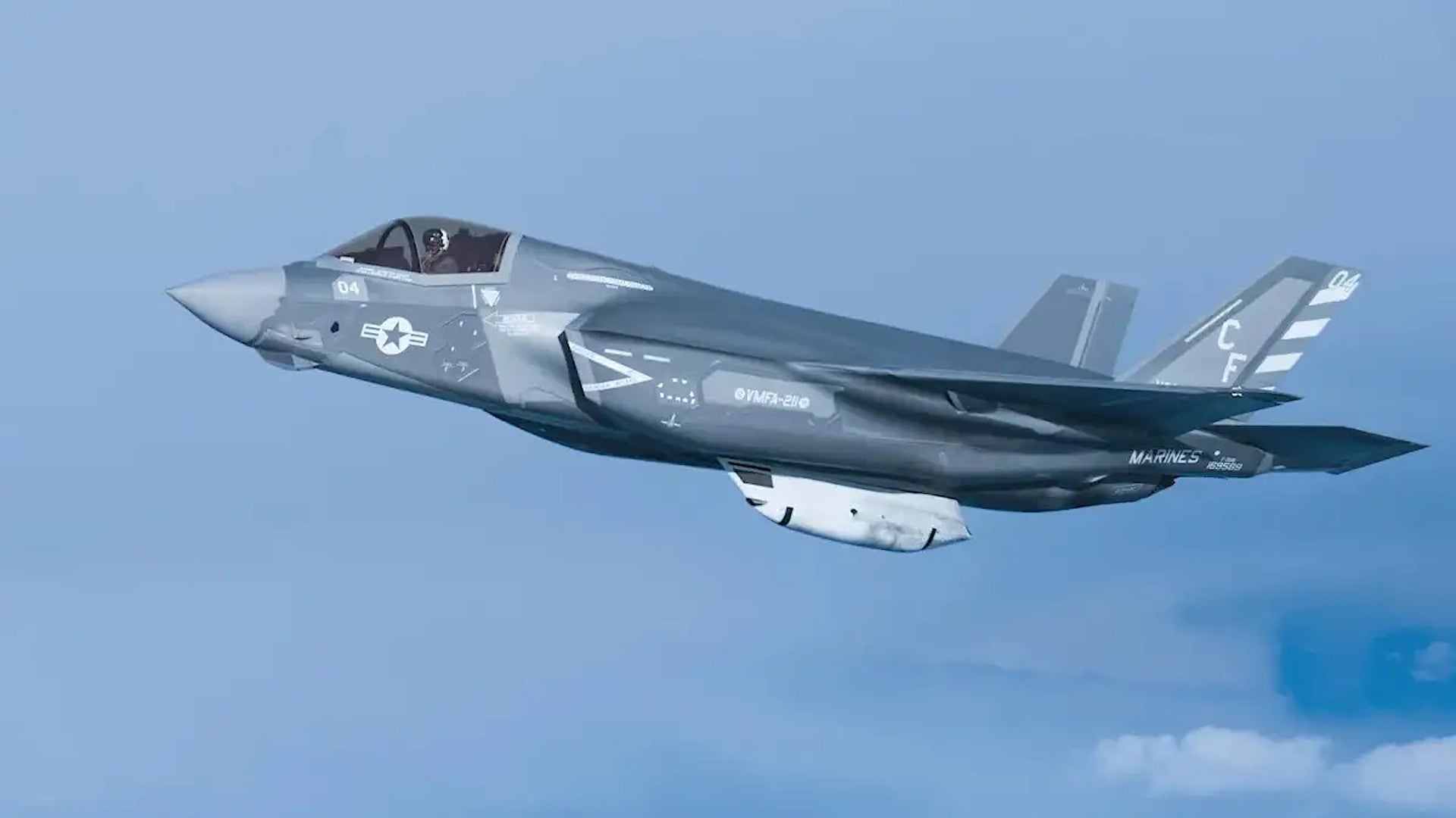 Pháo nòng xoay gắn bên dưới bụng tiêm kích tàng hình F-35B.