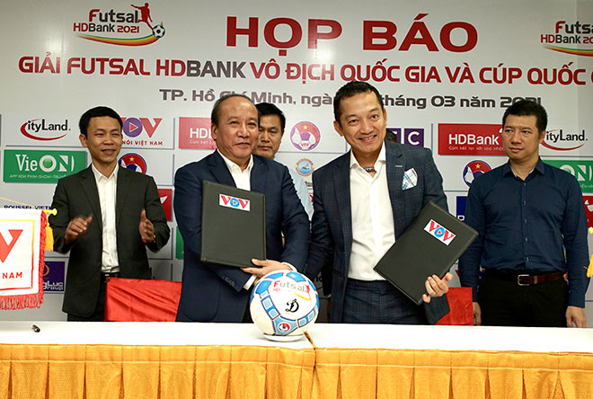 Ban tổ chức công bố thỏa thuận với các đối tác trong buổi họp báo Giải Futsal vô địch quốc gia 2021