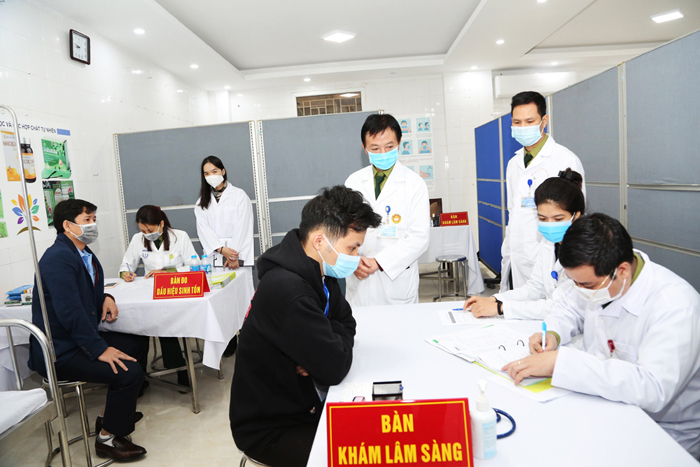 Dịch COVID-19 diễn biến phức tạp, 3 tuần đầu tháng 4 không có vắc-xin về Việt Nam - 1