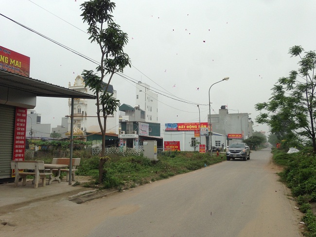 Hàng loạt văn phòng môi giới mở ra phục vụ nhu cầu mua bán của người dân