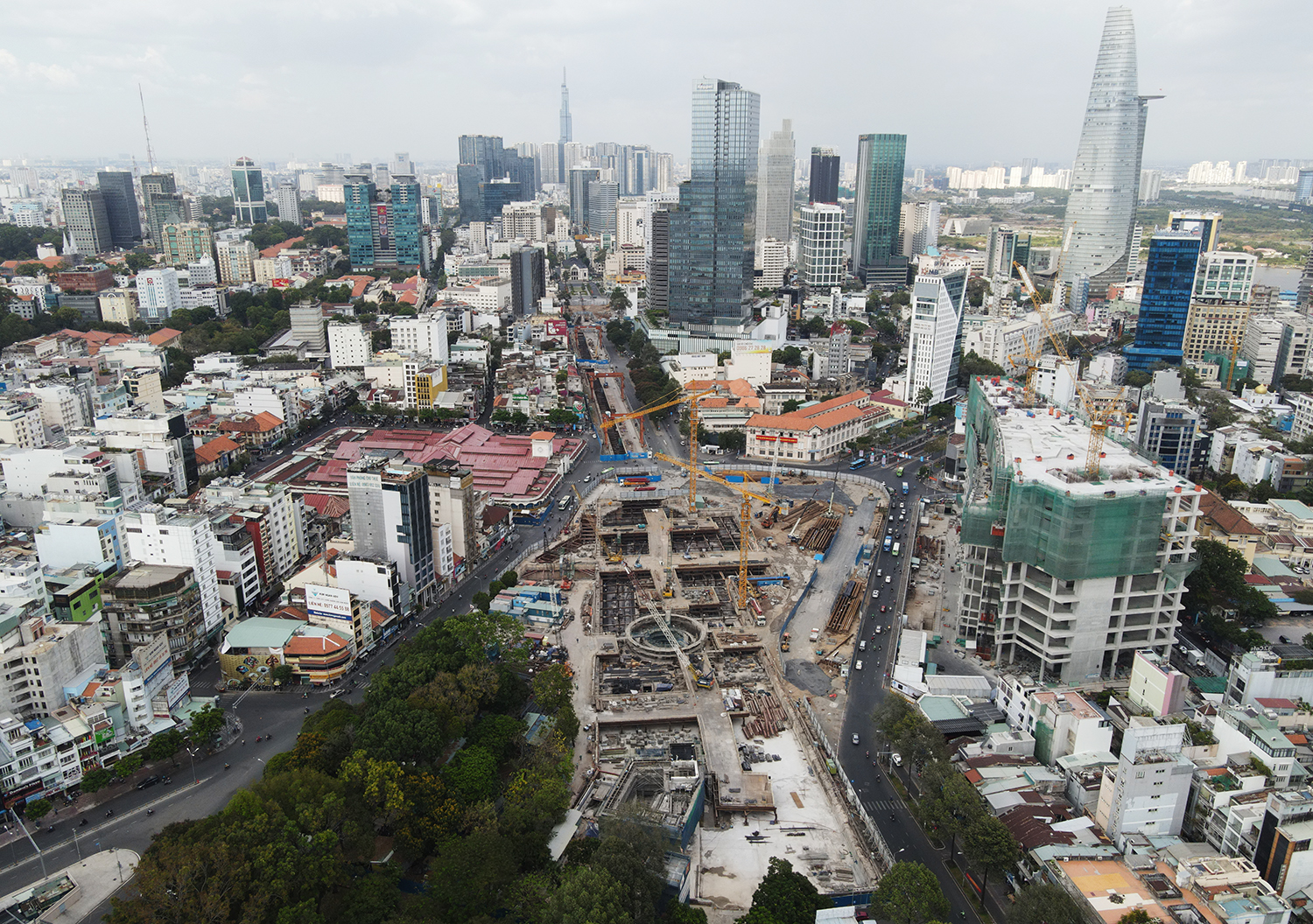 Ga ngầm Bến Thành còn được gọi là Nhà ga trung tâm Bến Thành bởi ngoài phục vụ hành khách tuyến metro số 1 còn là điểm trung chuyển, kết nối các tuyến metro khác như tuyến số&nbsp;2 (Bến Thành - Tham Lương), tuyến số 3A (Bến Thành - Tân Kiên) và tuyến số 4 (Thạnh Xuân - Khu đô thị Hiệp Phước).