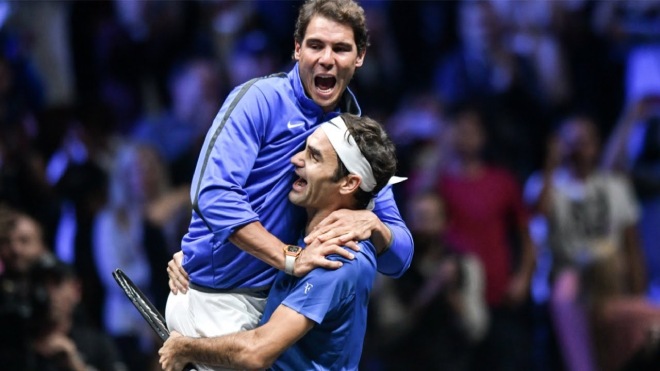 Dù không phải bạn thân, Nadal và Federer vẫn thường xuyên nói chuyện&nbsp;về chuyện đời, chuyện nghề