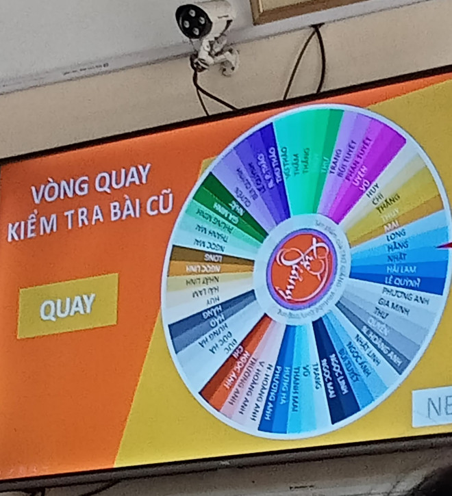 "Vòng quay định mệnh" khiến học sinh "rớt tim". (Ảnh: Như Quỳnh)