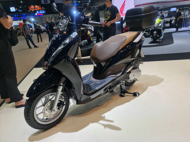 Tại Thái Lan, 2021 Honda Lead 125 có giá khởi điểm là 55.500 baht (40,58 triệu đồng).