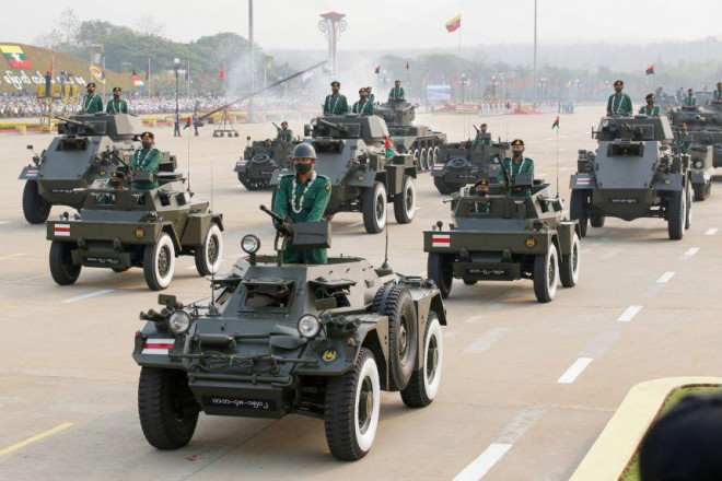 Quân đội Myanmar duyệt binh mừng Ngày Lực lượng Vũ trang 27-3 tại thủ đô Naypyitaw. Ảnh: Reuters