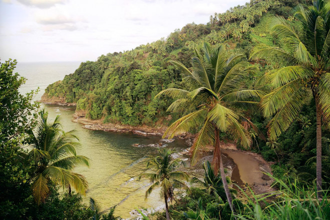 Hòn đảo nhỏ nói tiếng Anh này nằm giữa những trung tâm du lịch nói tiếng Pháp là Guadeloupe và Martinique ở Lesser Antilles.