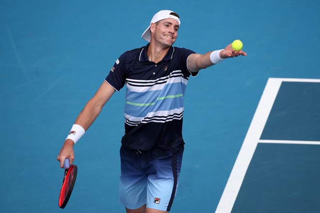 John Isner đảo ngược tình thế để giành vé đi tiếp