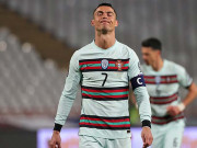 Bóng đá - SỐC: Ronaldo phát điên ném băng đội trưởng vì Bồ Đào Nha bị &quot;cướp&quot; chiến thắng