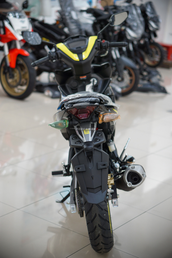 Tại Indonesia, 2021 Yamaha MX King 150 có giá bán lẻ đề xuất chỉ 24,075 triệu IDR (khoảng 37,75 triệu đồng).
