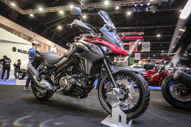 Suzuki V-Strom 650XT mới tại Motor Show 2021 diễn ra tại Thái Lan gần đây.