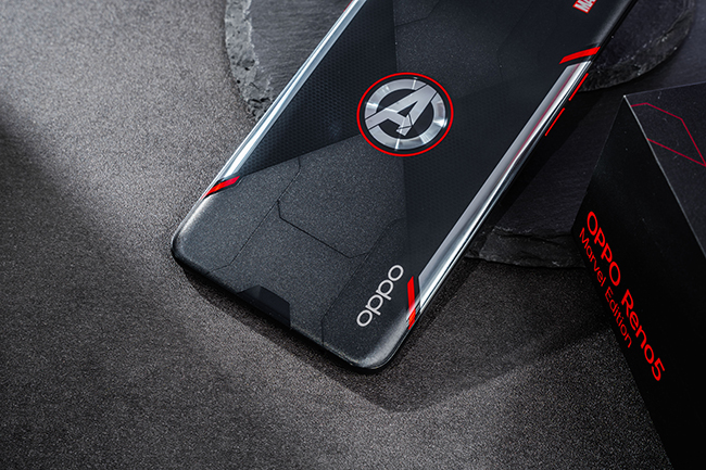 Công nghệ sạc siêu nhanh 50W, màn hình AMOLED 90Hz, vi xử lý Qualcomm Snapdragon 720G trên tiến trình 8nm và các tính năng khác đều khiến Reno5 Marvel Edition trở thành một chiếc điện thoại toàn năng, mạnh mẽ, đáp ứng nhu cầu của người dùng smartphone trên toàn thế giới.
