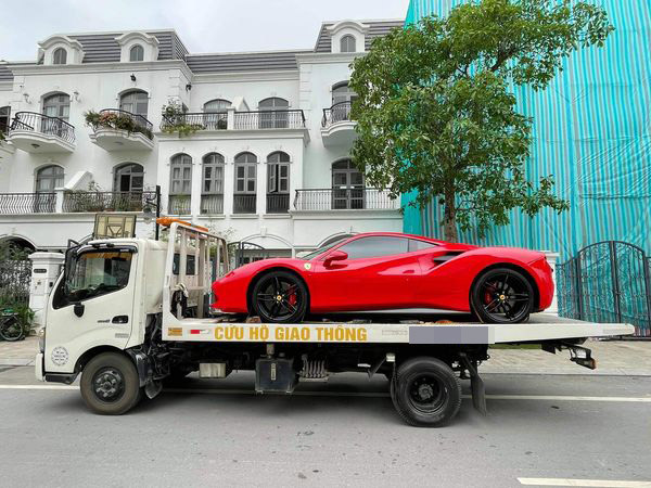 “Phải chia tay thôi” - Tuấn Hưng viết về bức hình của siêu xe Ferrari