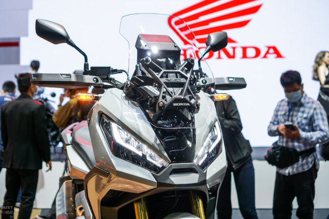 Mặt trước của Honda X-ADV 2021.
