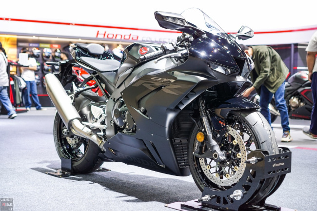 Siêu mô tô gia đình Honda CBR1000RR.
