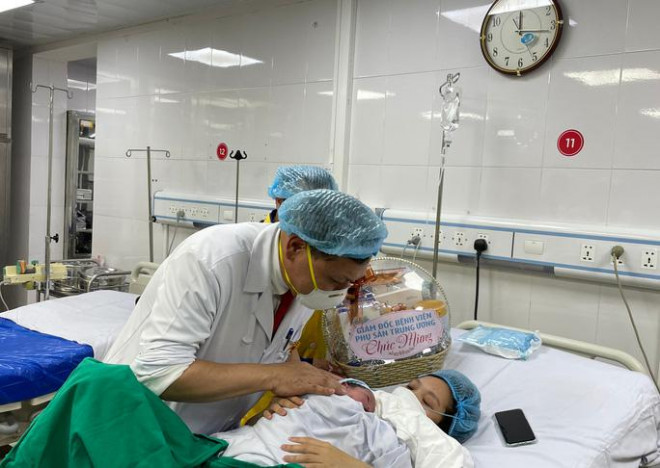 Ngắm những công dân nhí đầu tiên năm 2022 tại bệnh viện sản lớn nhất miền Bắc - hình ảnh 7