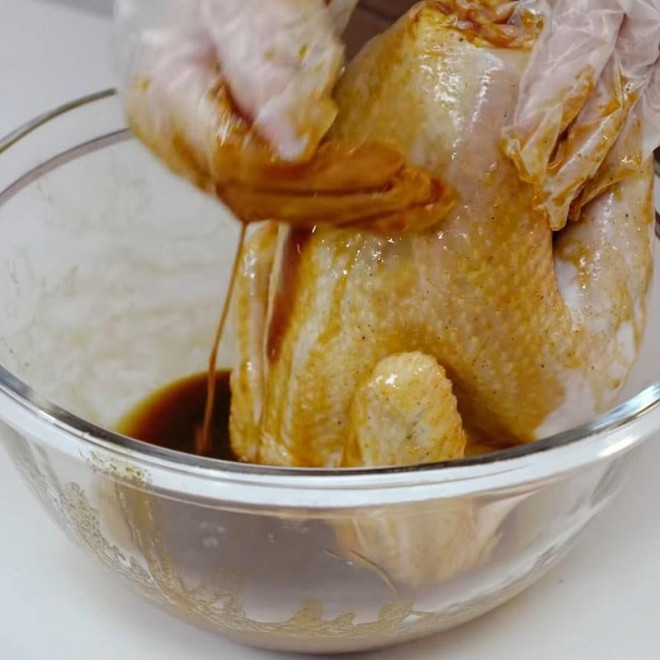 Món ngon cuối tuần: Cách làm gà nướng mật ong vàng ươm, thơm phức - 2