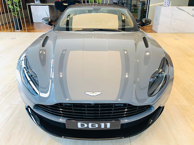 Siêu phầm Aston Martin DB11 V8 với màu sơn độc lạ cập bến Việt Nam - 2