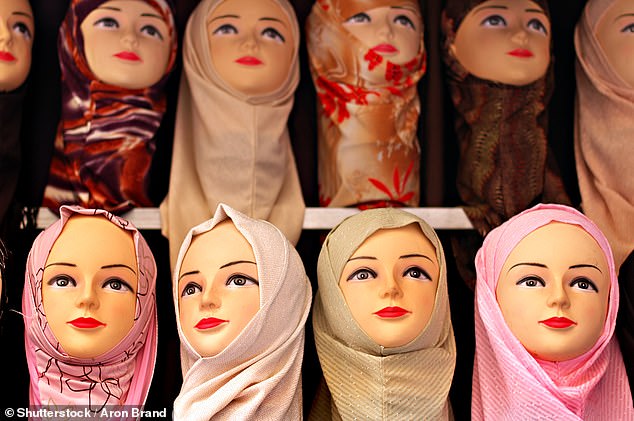 Taliban yêu cầu các chủ cửa hàng thời trang phải tháo hoặc chặt bỏ phần đầu của ma-nơ-canh. Ảnh minh họa: Shutterstock