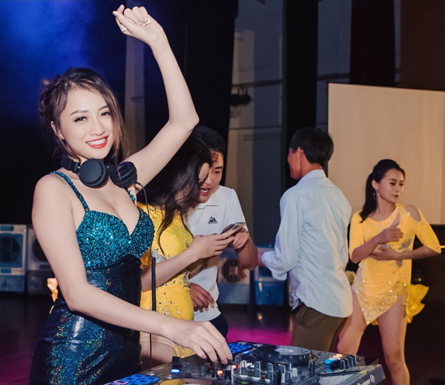 Nữ DJ lai Tây lộ ảnh tình tứ bên Hiệp Gà có nóng bỏng bằng &#34;con gái Hoài Linh&#34;? - hình ảnh 8