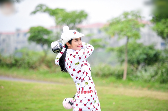 Top 10 HHVN Thanh Tú hội ngộ dàn sao nữ tại chương trình Golf - hình ảnh 2