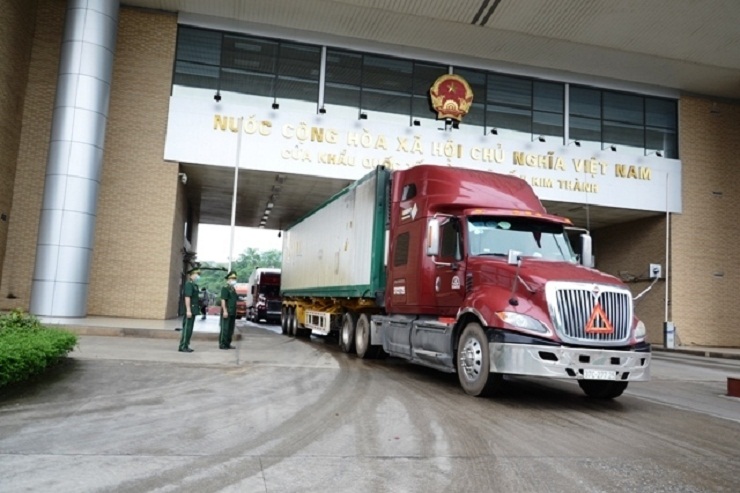 Ngày đầu của năm 2022, Cửa khẩu Quốc tế đường bộ số II Kim Thành&nbsp;đã xuất khẩu với trọng lượng 850 tấn hàng hóa