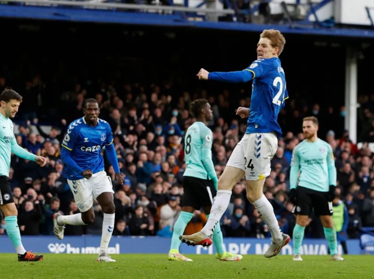 Cú đúp của tài năng trẻ Gordon không đủ để giúp Everton tránh khỏi thất bại