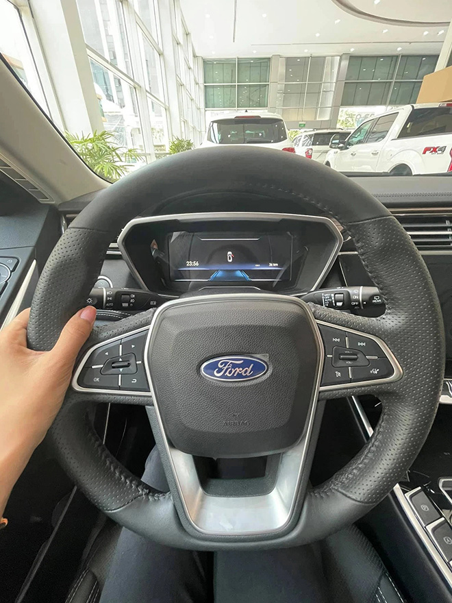 Đại lý chào cọc Ford Territory giá từ 870 triệu đồng, đối thủ cạnh tranh Hyundai Tucson - 7