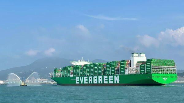 Một tàu container của hãng Evergreen Đài Loan