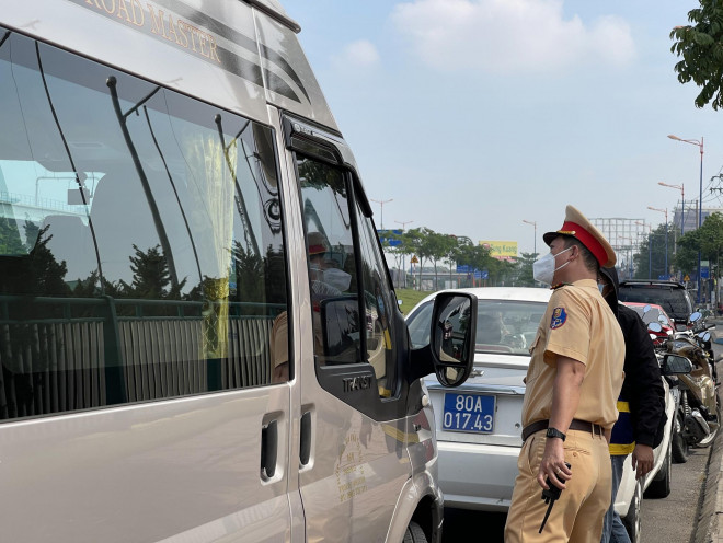 CLIP: Rơm rớm nước mắt khi xe vừa đến trước KDL Suối Tiên đã bị phạt! - hình ảnh 4