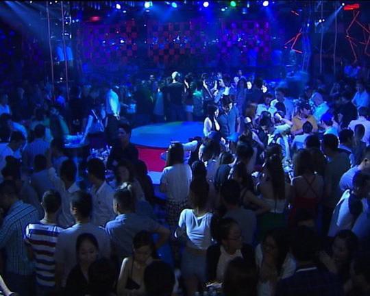 NÓNG: TP.HCM cho karaoke, vũ trường, mát-xa hoạt động trở lại từ ngày 10/1 - hình ảnh 1