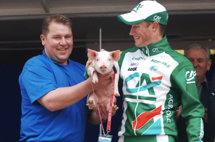 1. Giải đua xe đạp&nbsp;Tro-Bro Leon tặng chú lợn con. Không phải là cuộc đua nổi tiếng nhất lịch đua xe đạp, nhưng hàng năm giải đua xe này&nbsp;thu hút những ngôi sao hàng đầu đến đua trên những con đường rải sỏi Breton của miền Bắc nước Pháp.&nbsp;Và sau sáu giờ đua, người vô địch được tặng một chú lợn con.