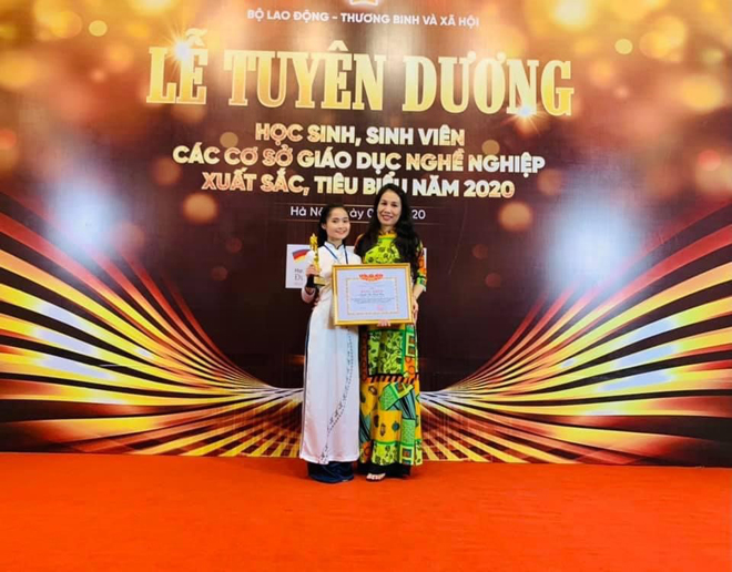 Thanh Xuân trong Lễ Tuyên dương học sinh, sinh viên tiêu biểu toàn quốc năm 2020