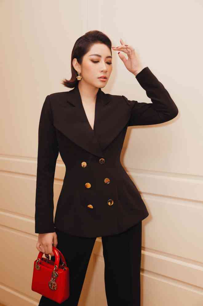 Hiện cô đang là Giám đốc của một cơ sở nha khoa quốc tế.