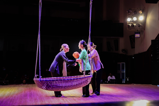 Thanh Xuân tạo bất ngờ với các vai diễn trên sân khấu kịch