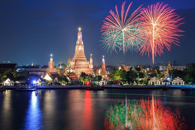 Bangkok, Thái Lan: Bangkok là một nơi hấp dẫn để ghé thăm vào bất kỳ thời điểm nào trong năm, với sự kết hợp tuyệt vời giữa những ngôi đền lịch sử và nhiều quán bar,&nbsp;khách sạn cực kỳ hiện đại quyến rũ du khách từ khắp nơi trên thế giới.&nbsp;
