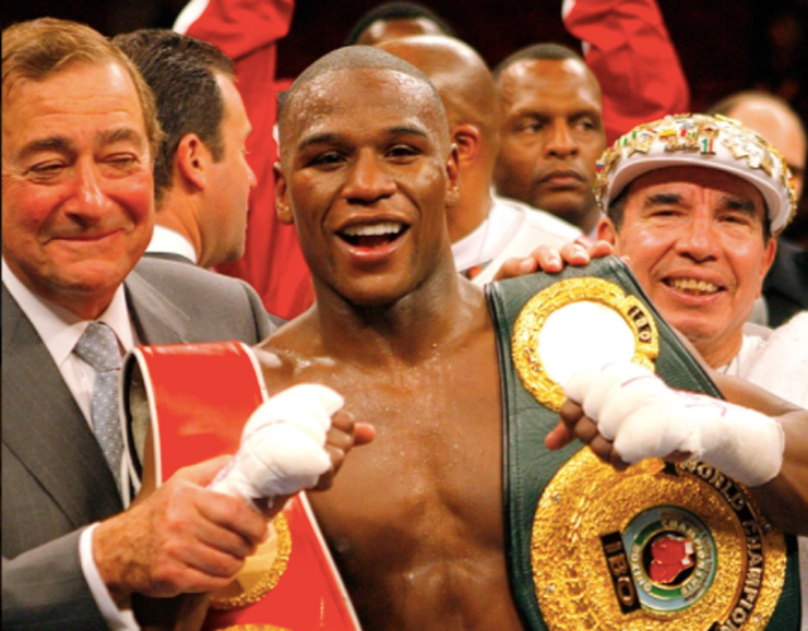 1. Floyd Mayweather. Vị trí số 1 thuộc về "Độc cô cầu bại" 44 tuổi người Mỹ là không phải bàn cãi. Nhưng anh chỉ sở hữu 400 triệu bảng tương đương 541 triệu USD, chứ chưa ở mức tỉ đô như người ta đồn đoán