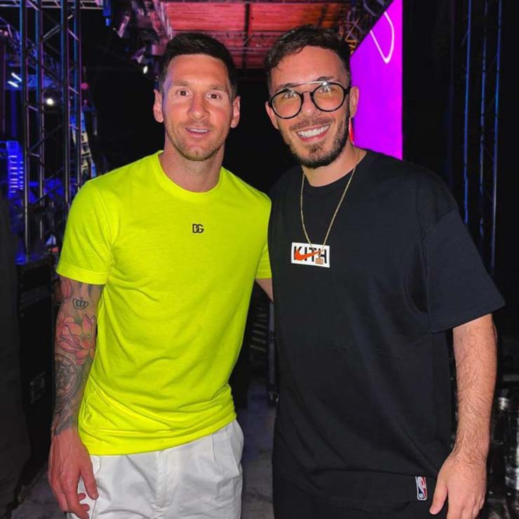 Messi chụp ảnh với DJ Fer Palacio&nbsp;