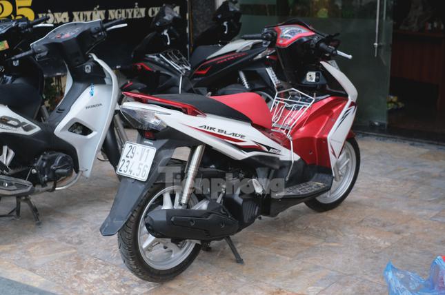 Cận cảnh biển số tiến của chiếc xe Honda Airblade 2015.