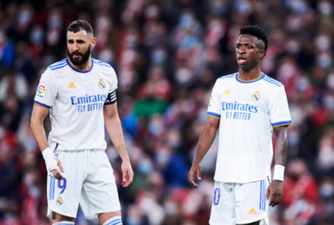 Vinicius (phải) và Benzema đang là cặp "song sát" của Real Madrid