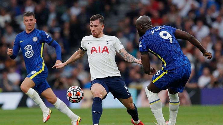 Trận đấu giữa Chelsea (áo xanh) và Tottenham diễn ra hấp dẫn