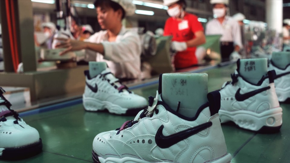Việt Nam trở thành nơi sản xuất giày Nike lớn nhất thế giới - 1