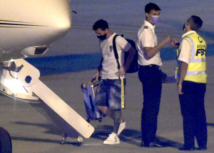 Messi đã trở lại Paris chỉ sau 2 ngày nhiễm Covid-19