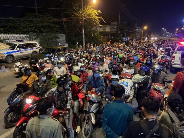 Kinh doanh - Cú sốc Covid-19 tại Việt Nam: Hơn 2,2 triệu lao động bỏ phố về quê