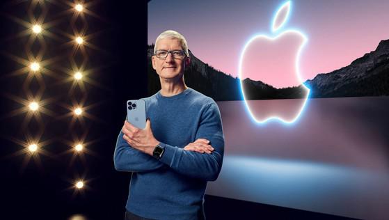 Hé lộ mức thù lao &#34;khủng&#34; của Tim Cook, cao hơn nhân viên 1.447 lần - 1