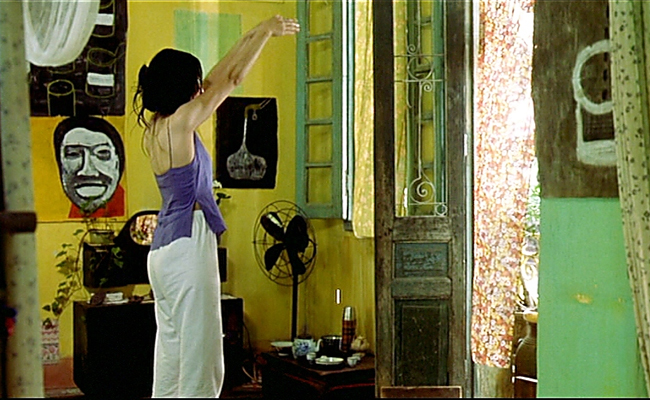 Yếm &#34;không phòng hộ&#34;, đồ ngủ mỏng trong phim Việt dễ gây mất tập trung vì quá gợi cảm - hình ảnh 2