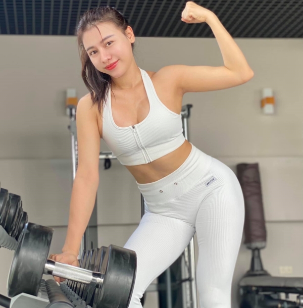 &#34;Người đẹp công sở&#34; Hà Nội hé lộ bí mật về việc tập gym tăng vòng 1 - 7