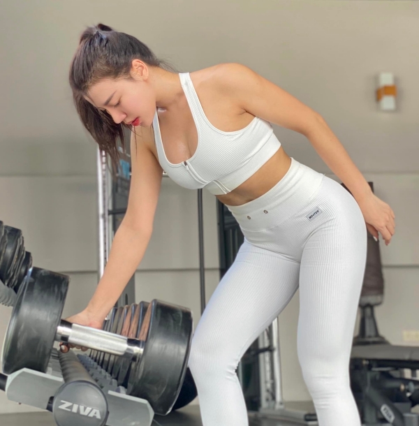 &#34;Người đẹp công sở&#34; Hà Nội hé lộ bí mật về việc tập gym tăng vòng 1 - 5