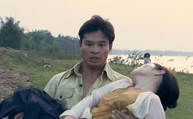 Yếm &#34;không phòng hộ&#34;, đồ ngủ mỏng trong phim Việt dễ gây mất tập trung vì quá gợi cảm - hình ảnh 3