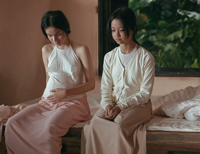 Yếm &#34;không phòng hộ&#34;, đồ ngủ mỏng trong phim Việt dễ gây mất tập trung vì quá gợi cảm - hình ảnh 9