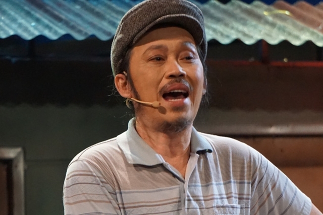 Nghệ sĩ Hoài Linh trên sân khấu ngày trở lại sau thời gian dài ở ẩn (Ảnh: Lý Võ Phú Hưng)